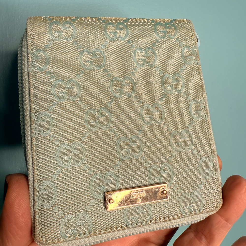 Stunning Gucci GG Canvas Zip Wallet – Aqua Blue & Gold